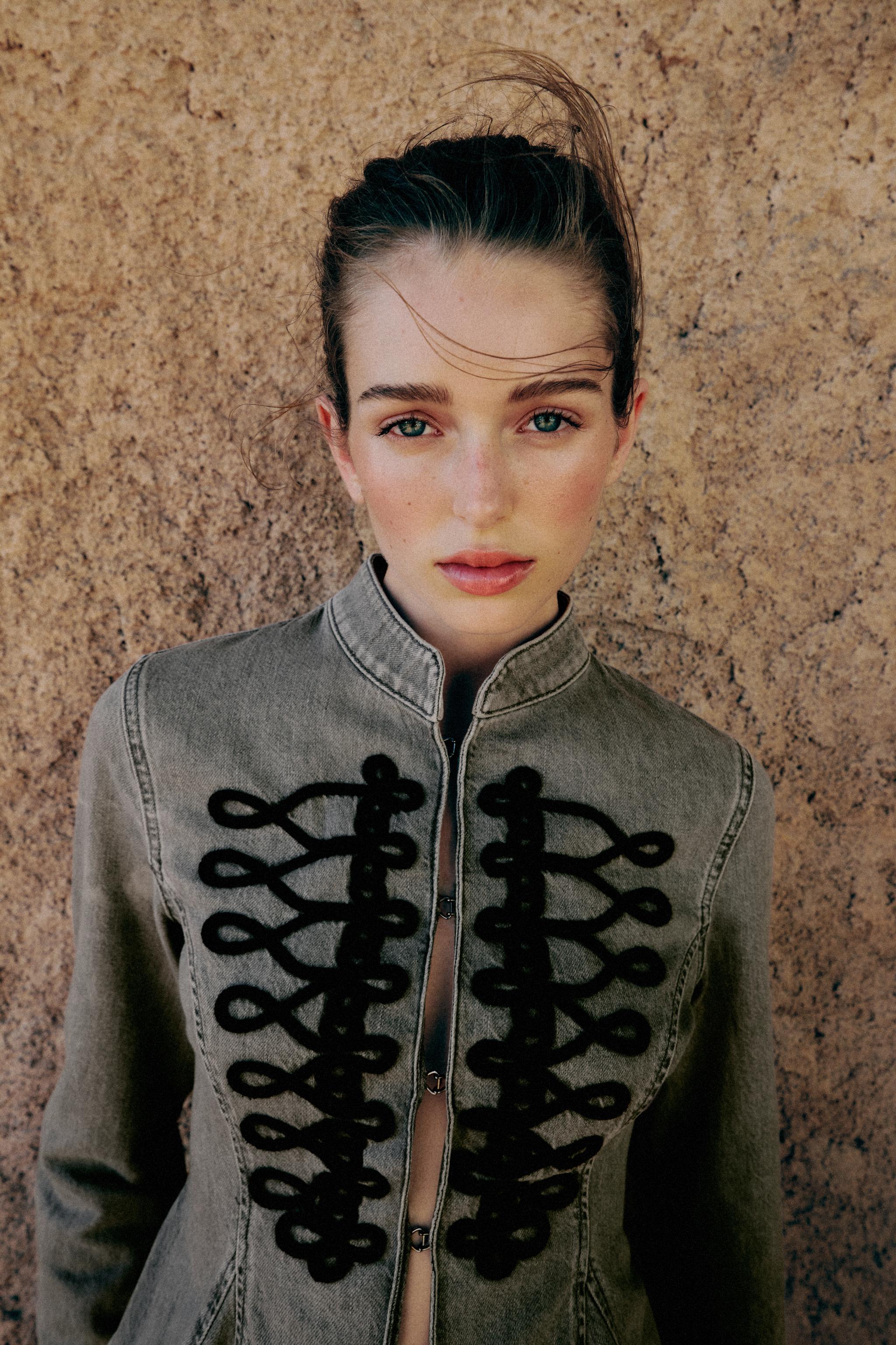 VESTE Z1975 PEPLUM BRANDEBOURGS